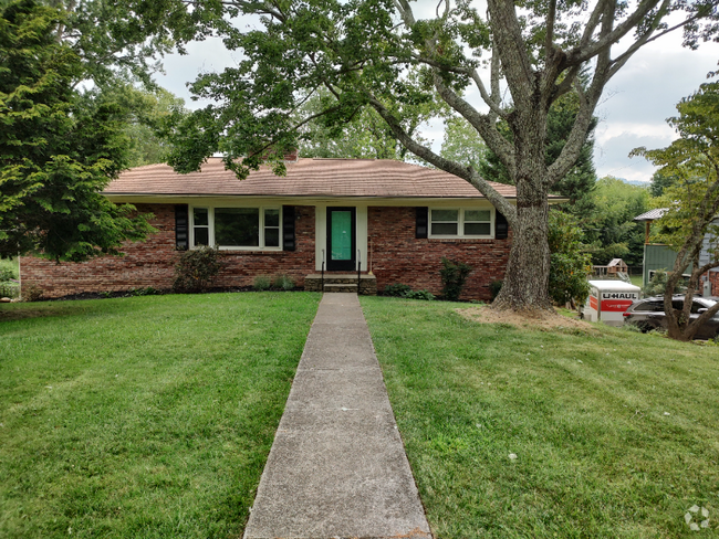 Building Photo - 17 Wisteria Dr Rental