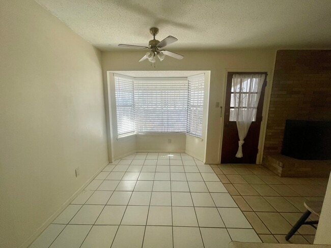 Photo - 8621 Mettler Dr