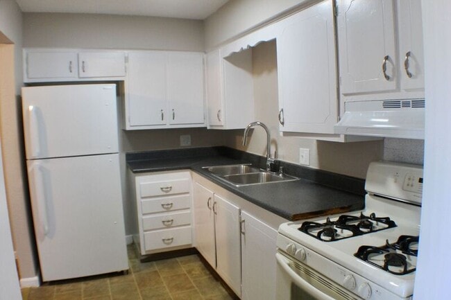 Photo - 1908 N 77th St