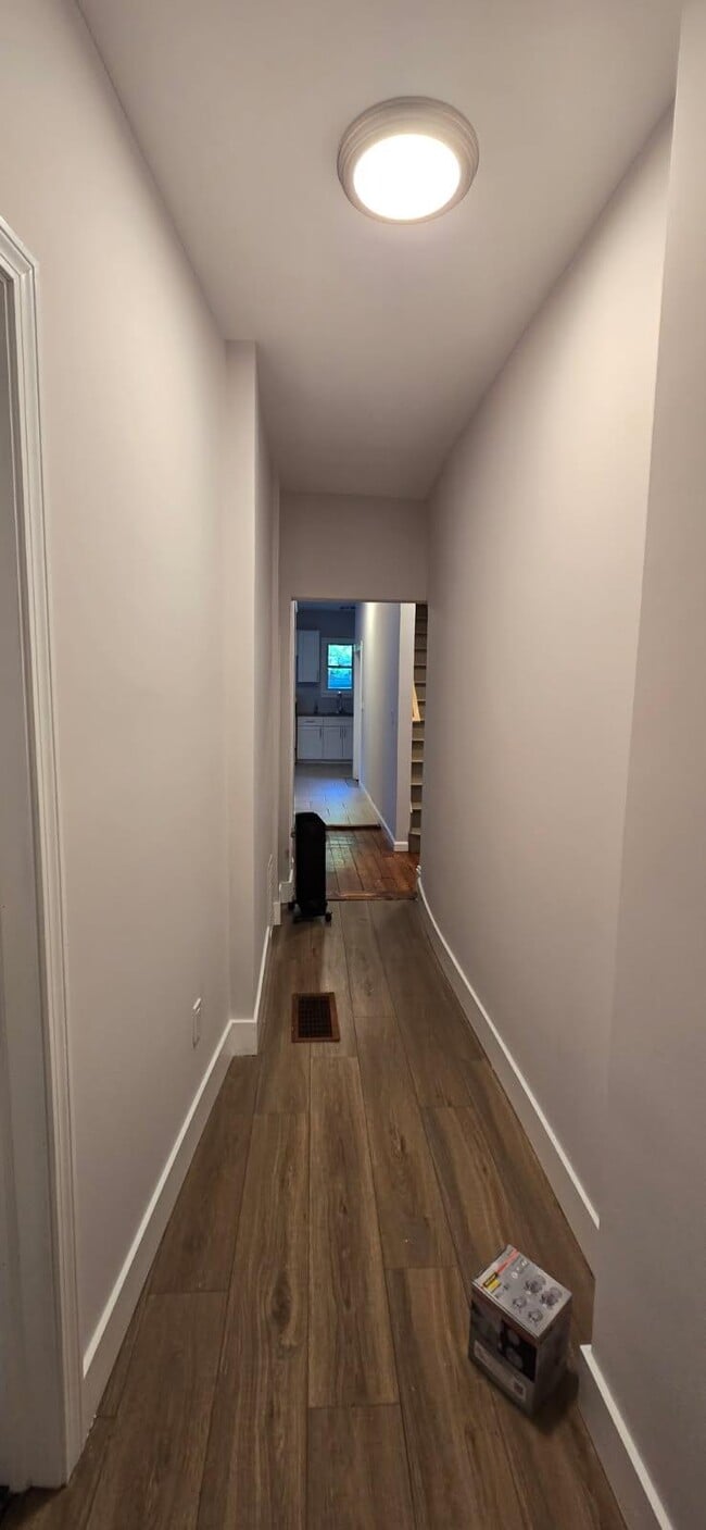 Building Photo - 6 Magnolia St Unit 2