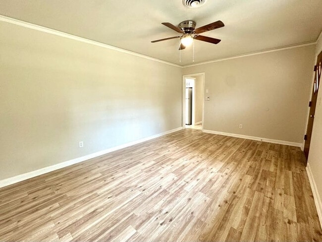 Photo - 868 Watts Dr