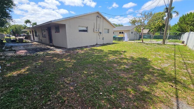 5030 SW 26th Ave Unit 2