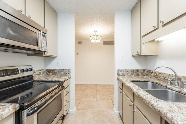 Building Photo - 10051 Westpark Dr Unit 218