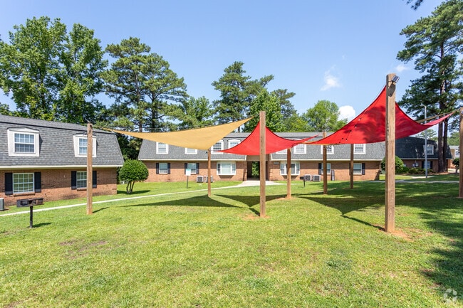 Picnic Area - Residences at Fayetteville