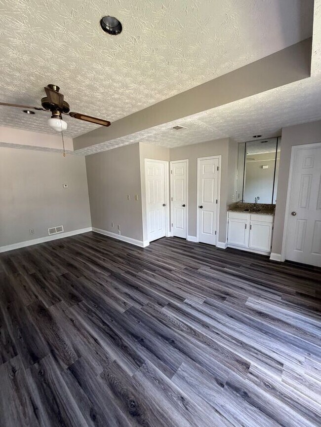 Cozy 3 bedroom 2 bath ranch duplex!