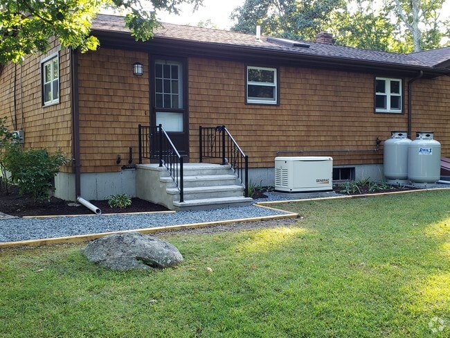 Building Photo - 16 Bucks Way Unit 2 Rental