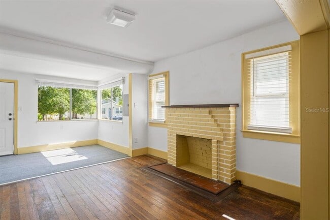 Photo - 403 Princess St