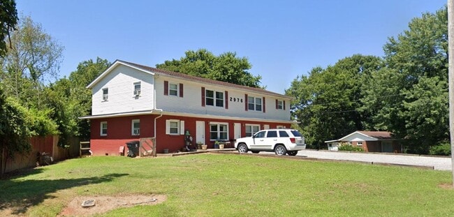 Building Photo - 2976 Lake Rd Unit B