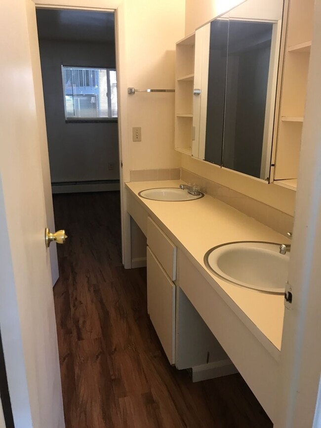 Photo - 3 Bedroom Townhome Available Near CU!!