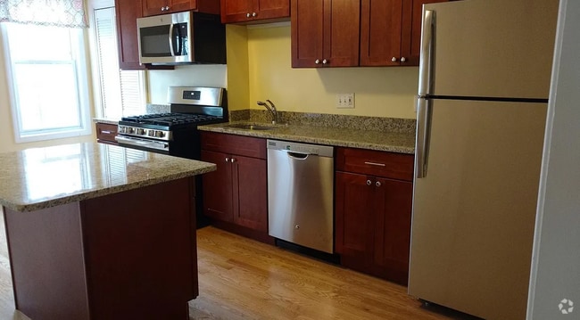 Building Photo - 198 Chelsea St Unit 1 Rental