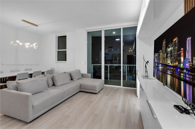 Photo - 31 SE 5th St Unit 4315