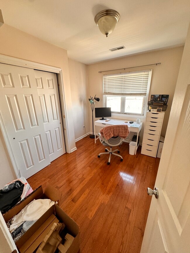 rear BR - 827 Reed St Unit 3rd Floor