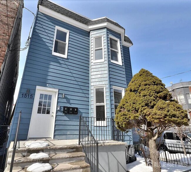 Building Photo - 1515 Kerrigan Ave Unit 2