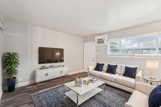 Building Photo - Sunset Crossing