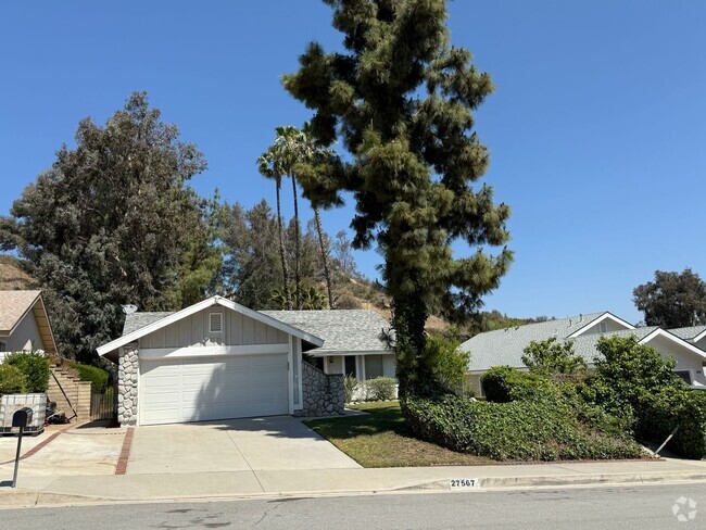 Building Photo - New Photos! Lovely One Level home in Valen...