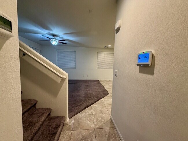 Beautiful 2260sqft 3bed 2.5bath with tile downstairs, carpet in Den & Living Room