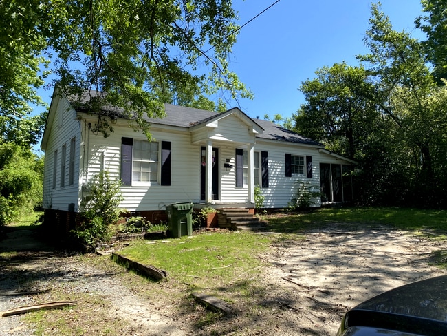 Building Photo - Available June 1! Charming house close to downtown and La Tech!