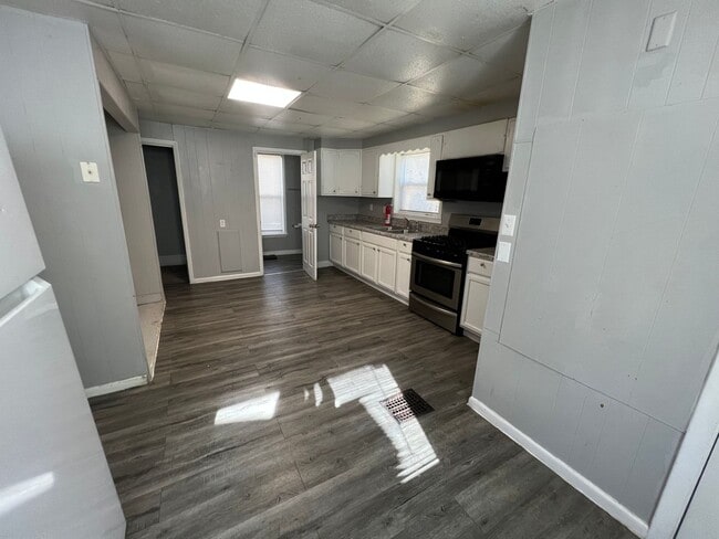 Photo - 3 bedroom with bonus room, 1 bath house in...