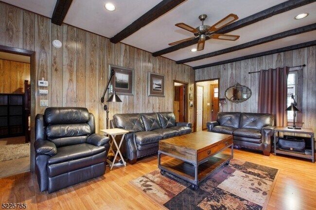 Photo - 137 Lakeview Ave