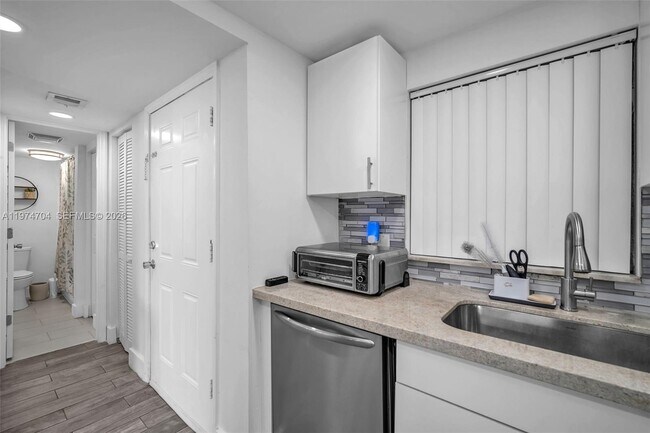 Photo - 9431 Live Oak Pl Unit 108