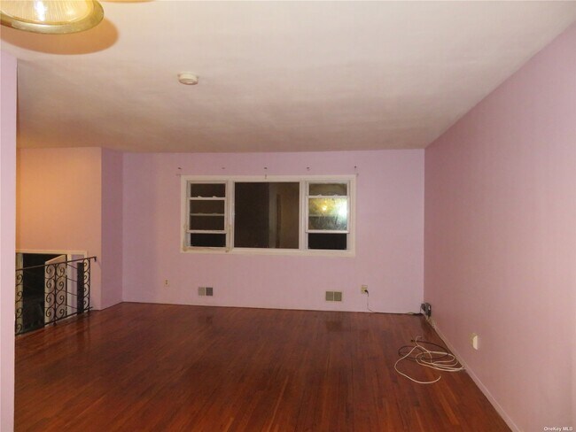 Photo - 186 Studley St