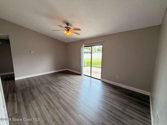 Photo - 1395 Cox Ave NW