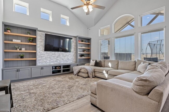 Photo - 408 Ravello St