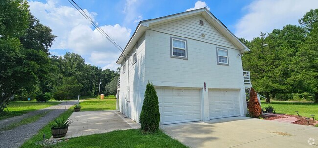 Building Photo - Country Charm in Georgetown Rental