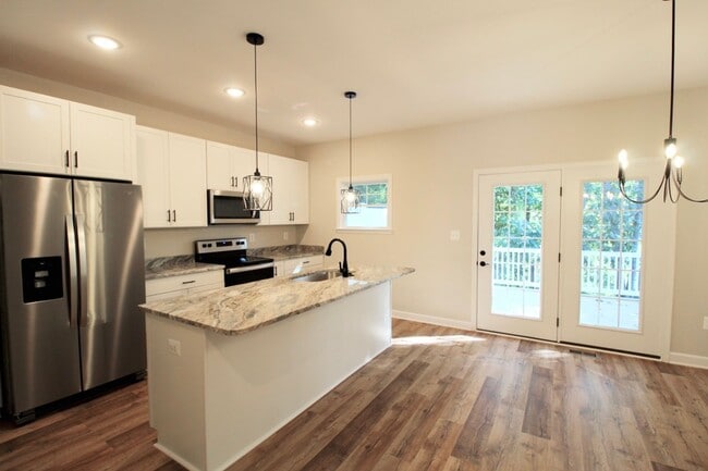 3 level town home in popular Congers Creek... - 3 level town home in popular Congers Creek...