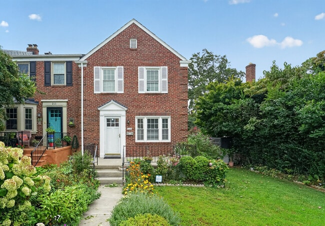 Building Photo - 209 Brandon Rd