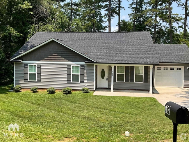 Building Photo - 782 Skyland Dr Rental