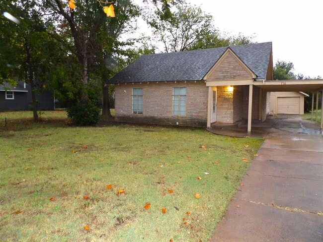 Building Photo - 716 NW Ferris Ave