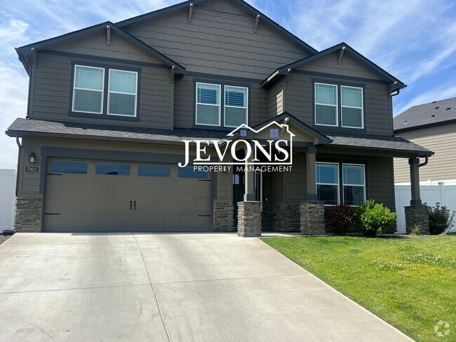 Building Photo - Spacious and stylish 5-bedroom home with a...