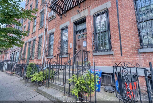 Building Photo - 167 Christopher Columbus Dr Unit 1L Rental