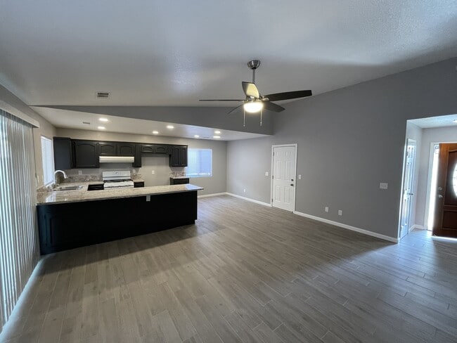 Photo - 2800 E Valley Oaks Dr