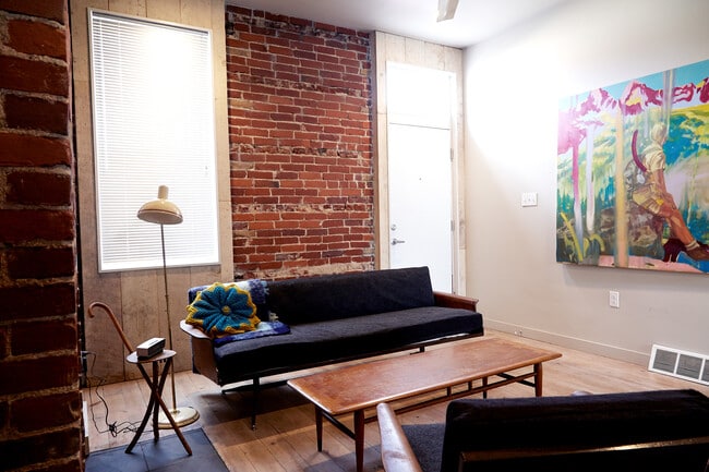 Building Photo - 3343 Ligonier St Rental