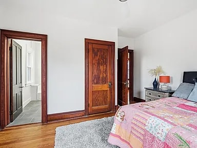 Photo - 402 E 18th St