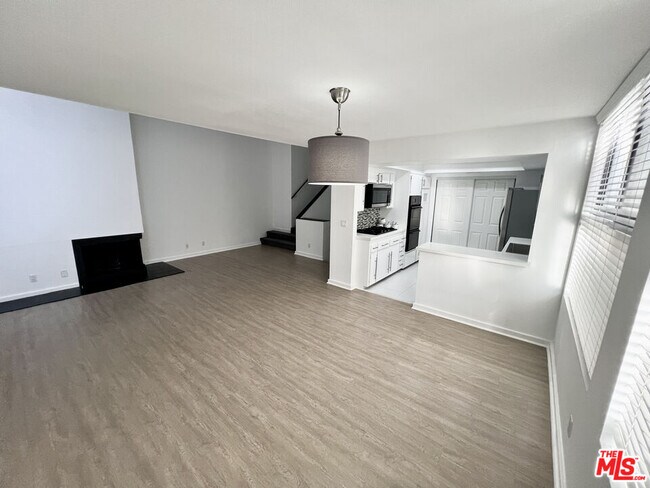 Building Photo - 1610 Camden Ave Unit E