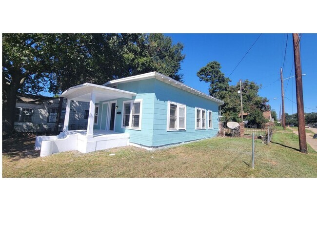 Building Photo - Gorgeous 3 bedroom/2 bath home!