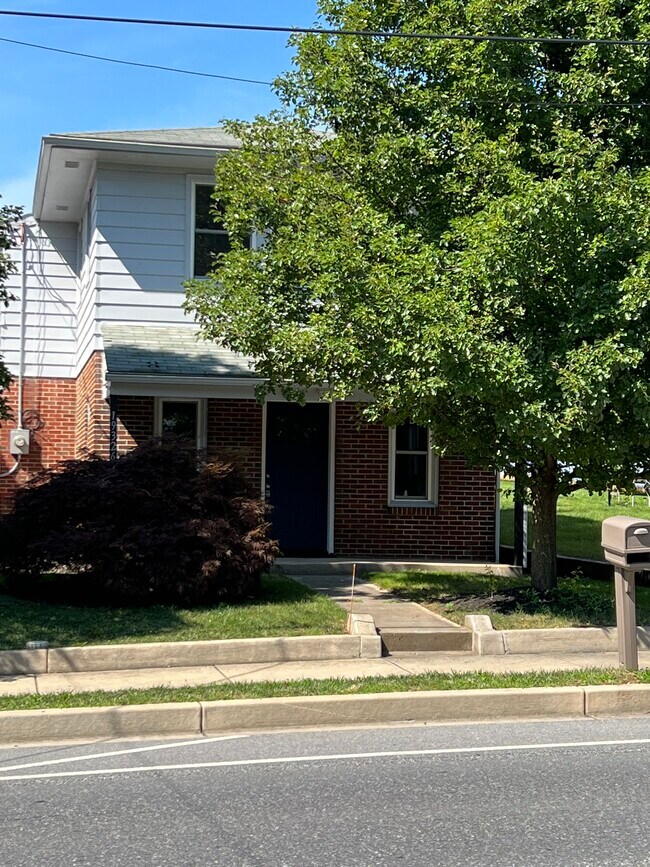 Photo - 19326 Longmeadow Rd Apartments Unit B