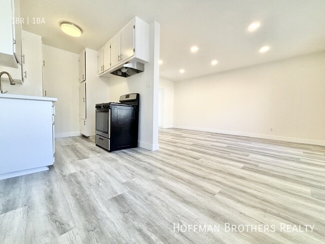 Photo - 1088 W 39th St Unidad 11