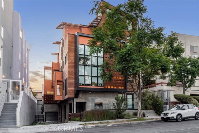 Building Photo - 1035 1/2 North Vista Street, West Hollywood, CA 90046 - 2 BR 3 BA house