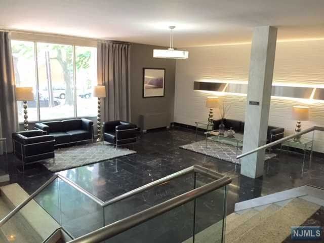 Lobby - 39 E 39th St Unit L4