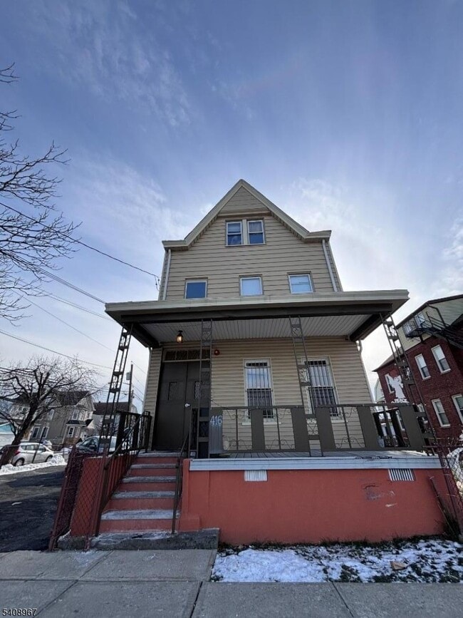 Building Photo - 414 20th Ave