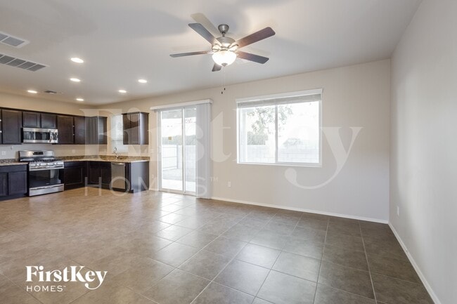 2852 N Fair Oaks Ave
