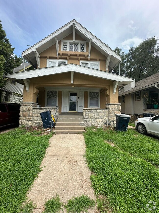 Building Photo - 4 bedroom 1.5 bath Rental