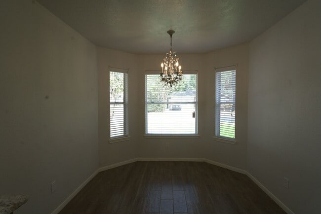 Photo - 28711 Atherstone St