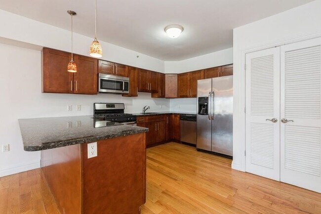 Photo - 125 43rd St Unit 504