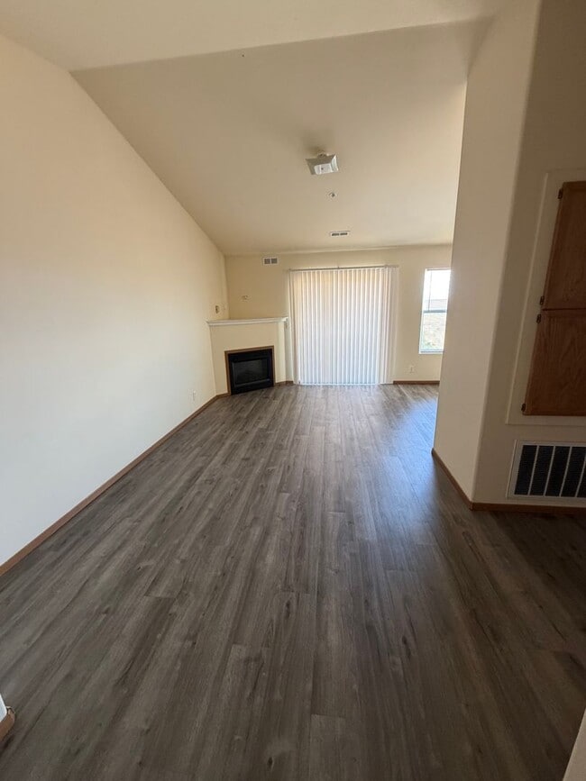 Building Photo - 6405 Chapel Hill Blvd Unit J202
