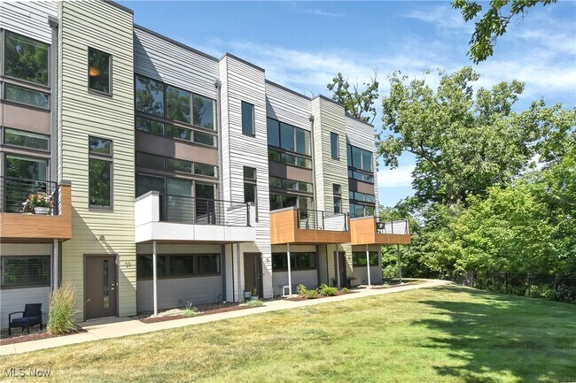 Photo - 18875 Riversouth Ter